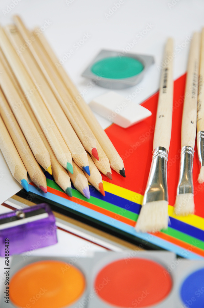 Fototapeta premium Schul- und Malbedarf