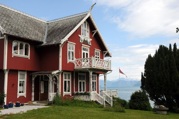Fototapete Skandinavien Dragon House, Balestrand, Norway  © davidyoung11111