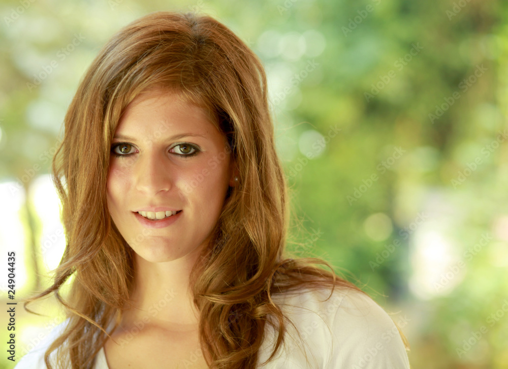 Portrait einer jungen Frau sehr natürlich Portrait einer jungen Frau sehr natürlich