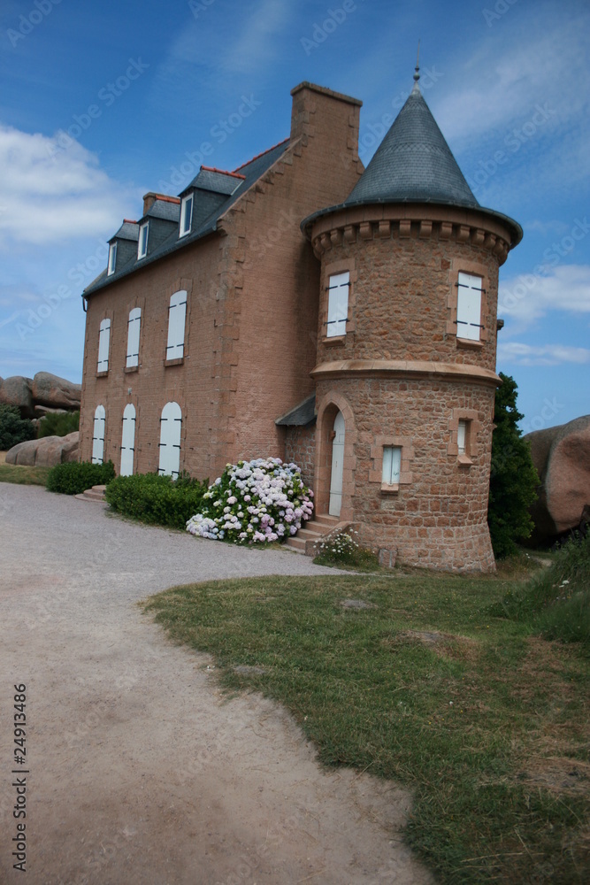 Naklejka premium Résidence secondaire sur la Côte de Granite Rose (Perros-Guirec)