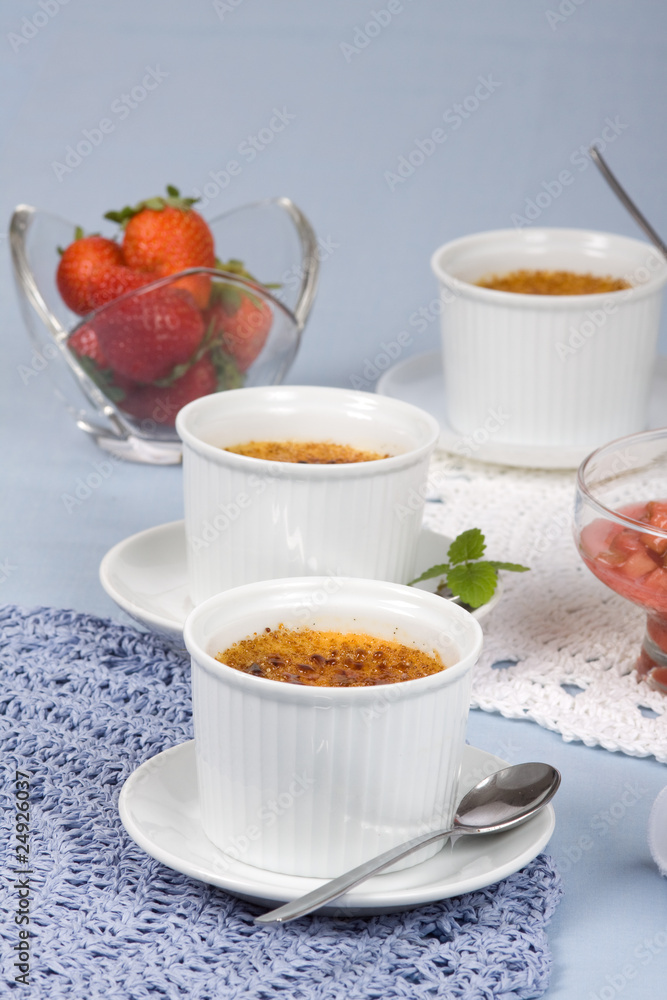 Creme im Becher Creme im Becher