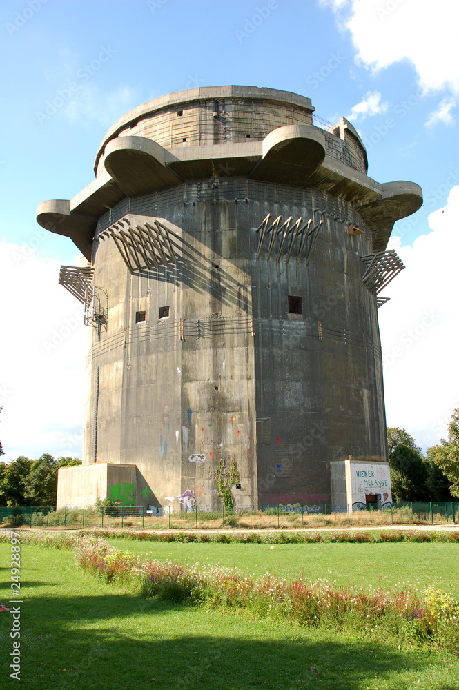 Fototapeta premium Flakturm im Wiener Augarten