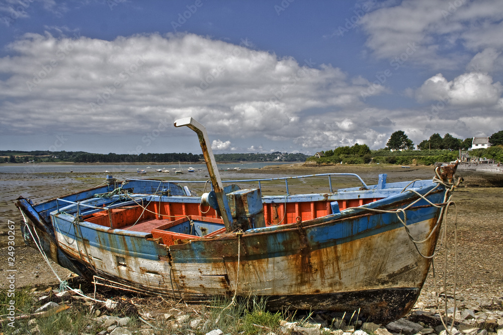 épave de bateau dans le cimetière marin de Rostellec épave de bateau dans le cimetière marin de Rostellec