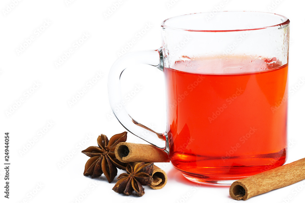 roter früchtetee, zimtstangen und sternanis roter früchtetee, zimtstangen und sternanis
