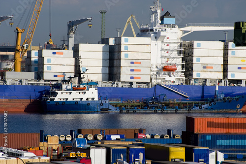 Cargo port