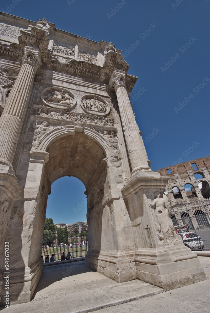Roma. l'Arco di Costantino e il Colosseo