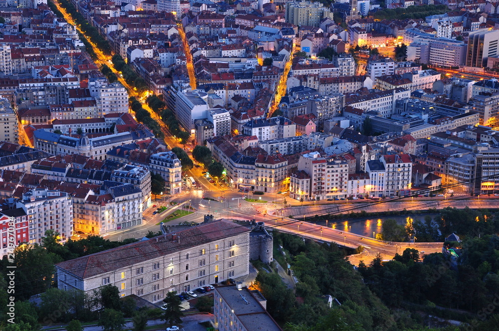 grenoble, boulevard gambetta, vue de la bastille