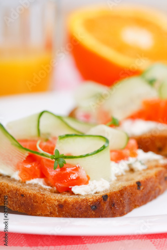 Toast with vegetables and fish