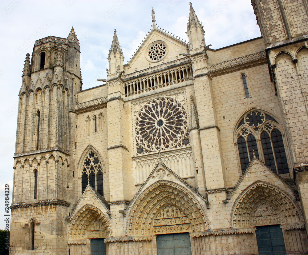 cathédrale st pierre à poitiers