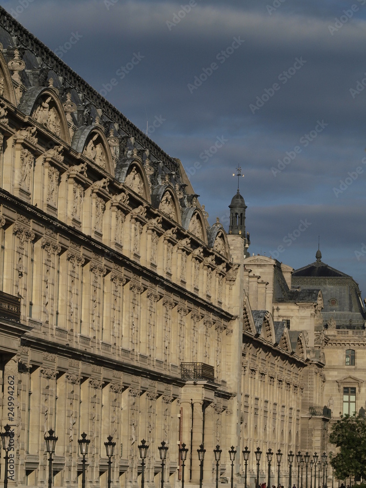 Fototapeta premium Museo del Louvre en Paris
