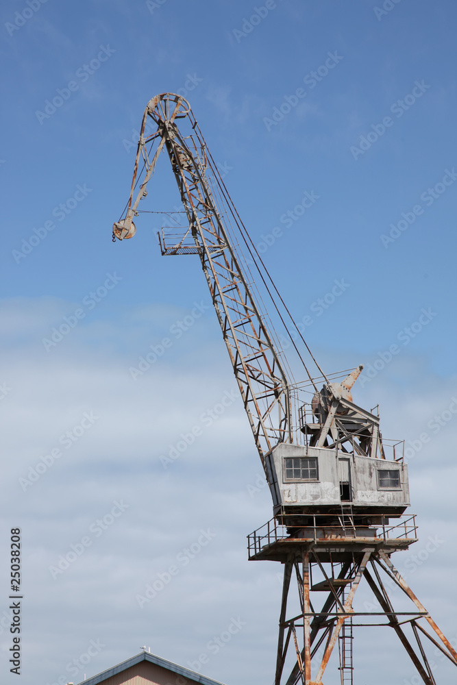 Maritime dockyard crane equipment