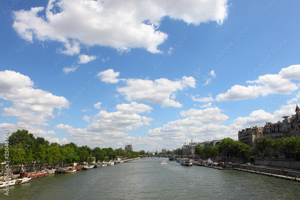 rivière dans la ville rivière dans la ville