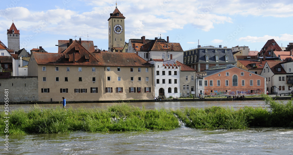 Altstadtzeile am Donauufer