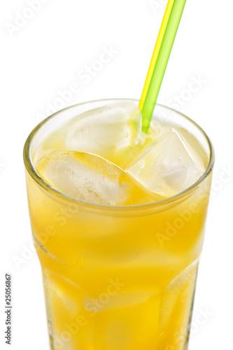 glass of orange juice with ice