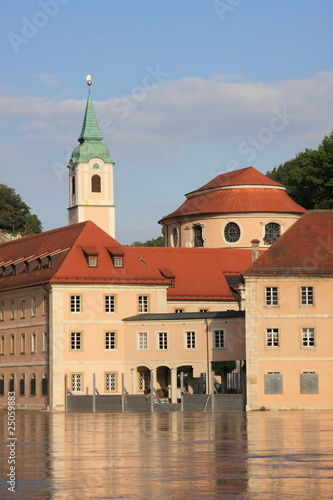 Kloster Weltenburg bei Hochwasser der Donau