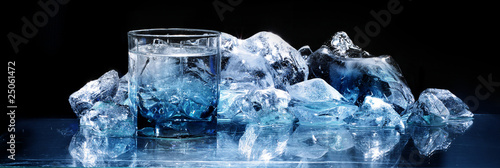 Canvas Print glass with ice