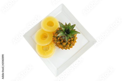 raw pineapple and slices