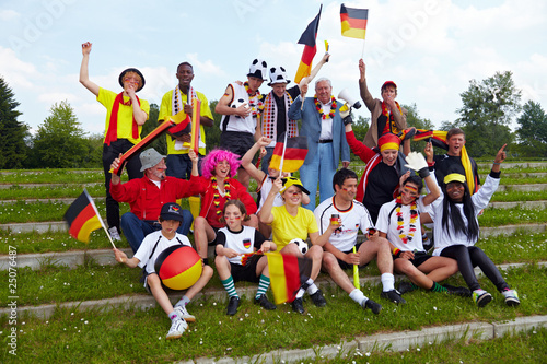 Jubelnde Deutschland-Fans im Stadion