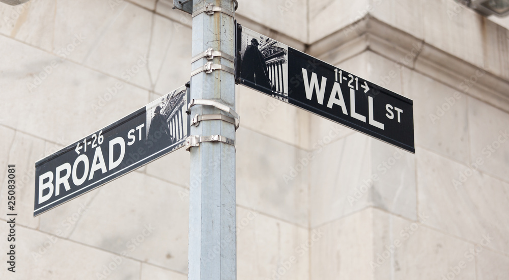 Obraz premium Wall Street road sign in the corner of New York Stock Exchange