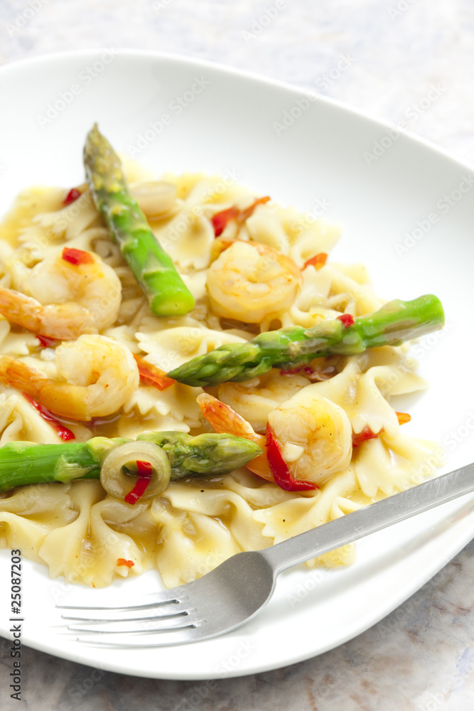 hot pasta farfalle with asparagus and prawns hot pasta farfalle with asparagus and prawns