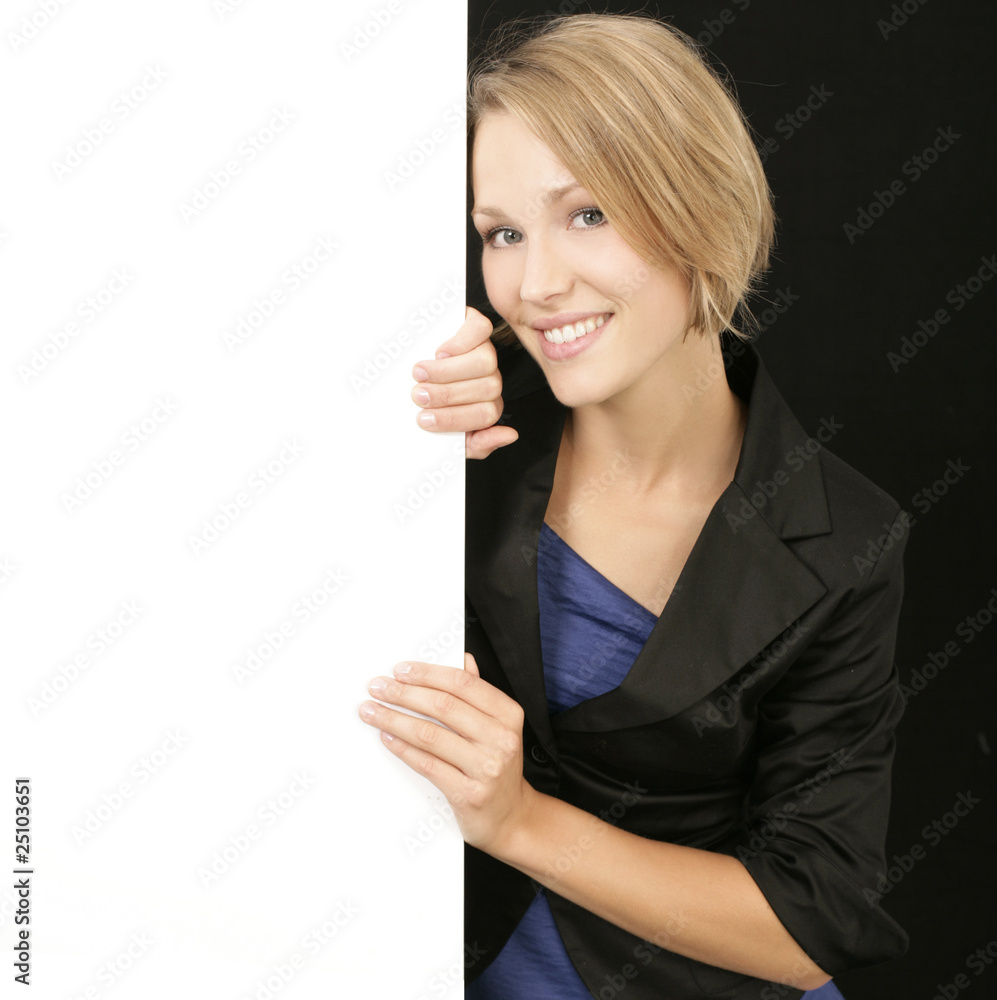 Frau mit Angebot Schild Frau mit Angebot Schild