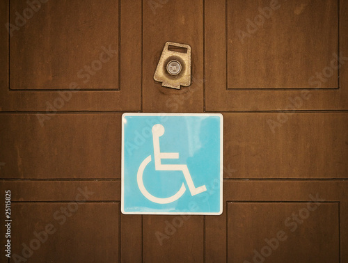 Handicapped peep hole