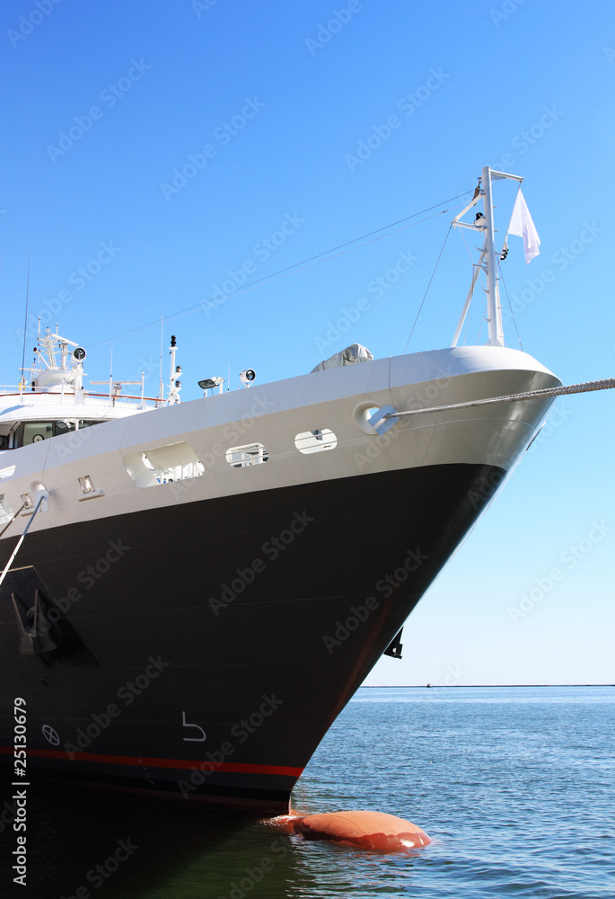 Naklejka premium prow of ship