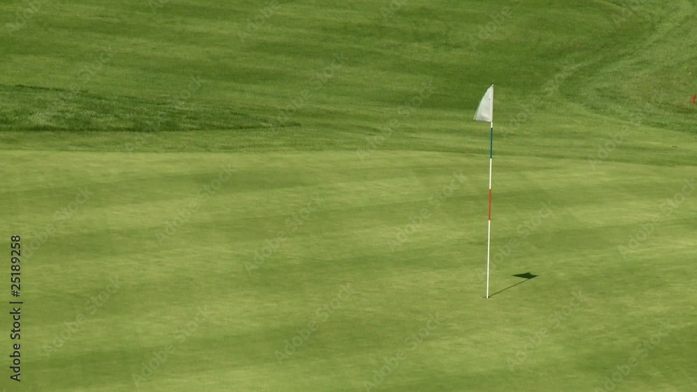 Golfplatz mit Fahne