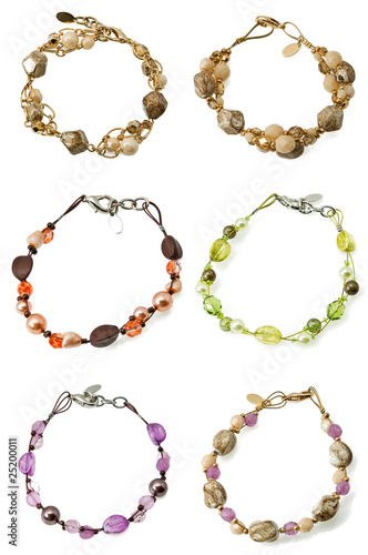 a set of braceletes