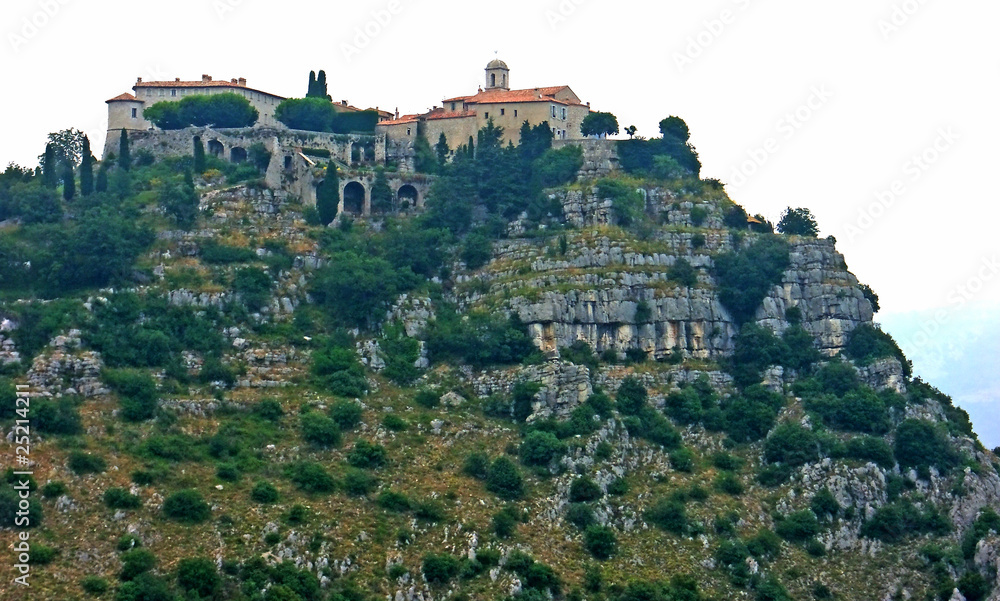 promontoire rocheux du village d'Eze en Provence
