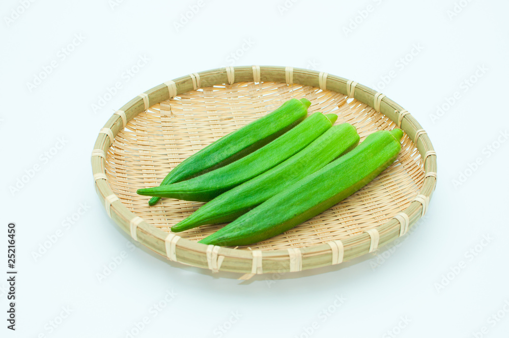 採りたてのオクラ