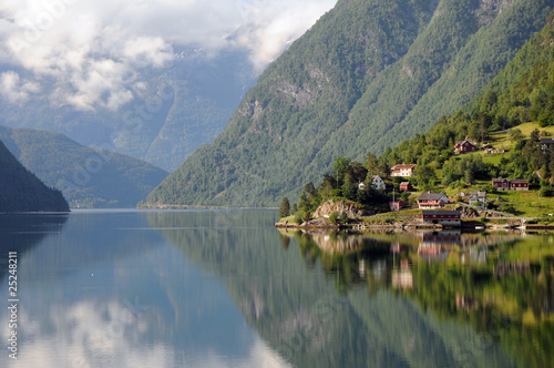 Obraz na płótnie Morning mist on Hardangerfjord at Ulvik, Norway w salonie
