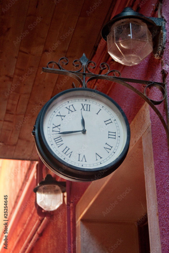 Naklejka premium Nostalgische Uhr
