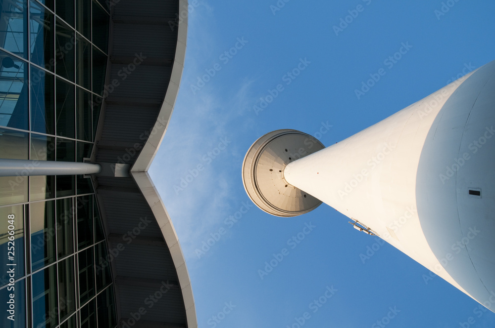 Naklejka premium Der Hamburger Fernsehturm und die Hamburg Messe