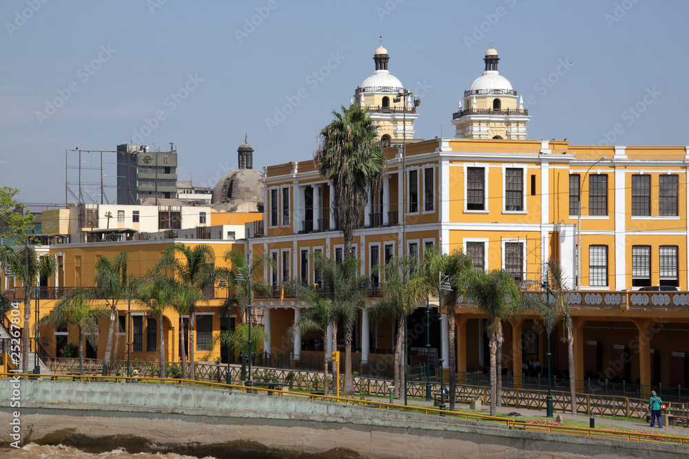 Obraz premium Yellow building