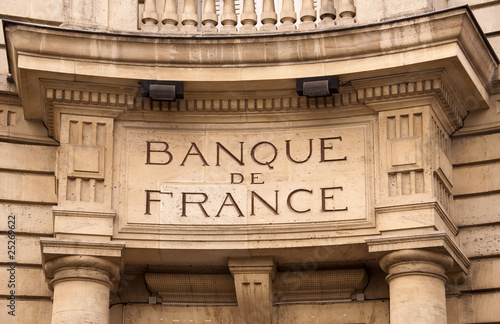 Enseigne Banque de France, budget et déficit, emprunt et taux d'intérêt, finances et économie française