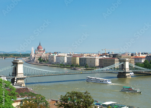 Canvas Print Budapest, Chain bridge with boats