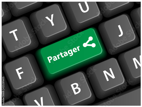 Touche PARTAGER sur Clavier (bouton internet web réseau social)