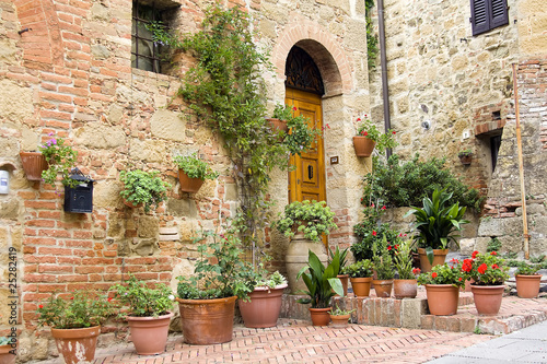 Fototapeta Naklejka Na Ścianę i Meble -  lovely tuscan street