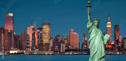tourism concept new york city with statue liberty © UTBP