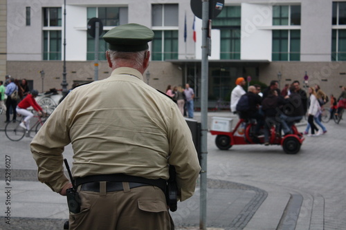 Police à Berlin pendant une manifestation photo