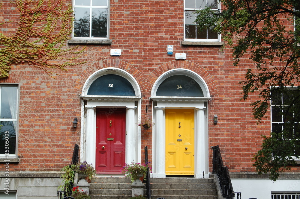 Fototapeta premium kolorowe drzwi dublina