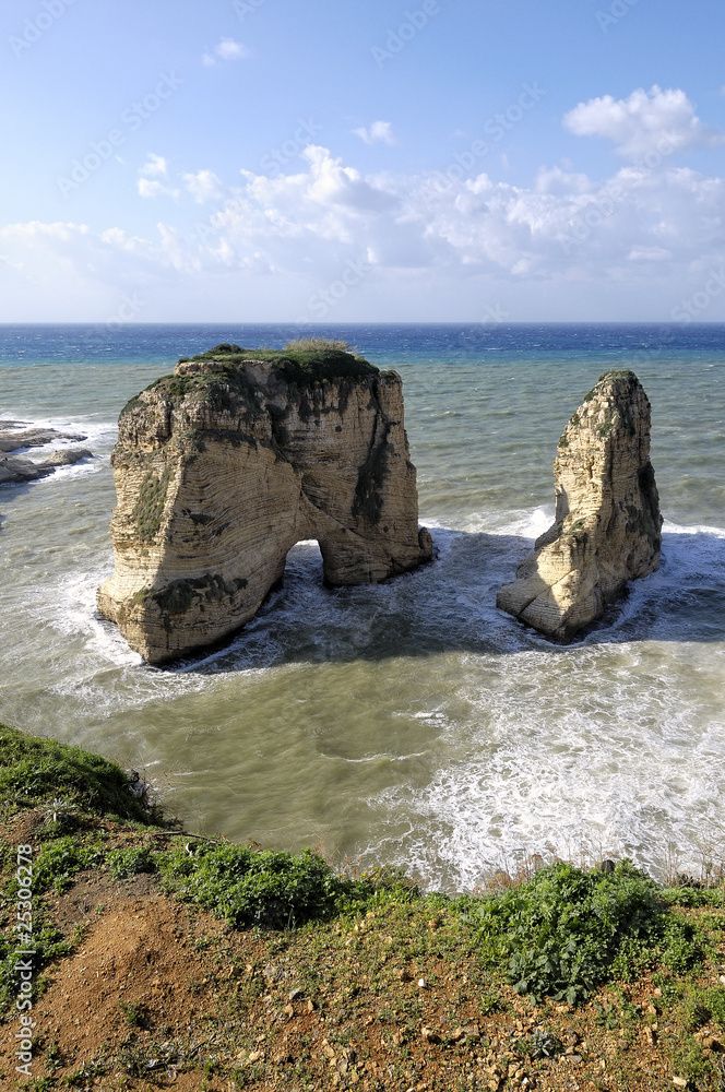 Fototapeta premium Pigeon Rocks. Dystrykt Raouche, Bejrut, Liban