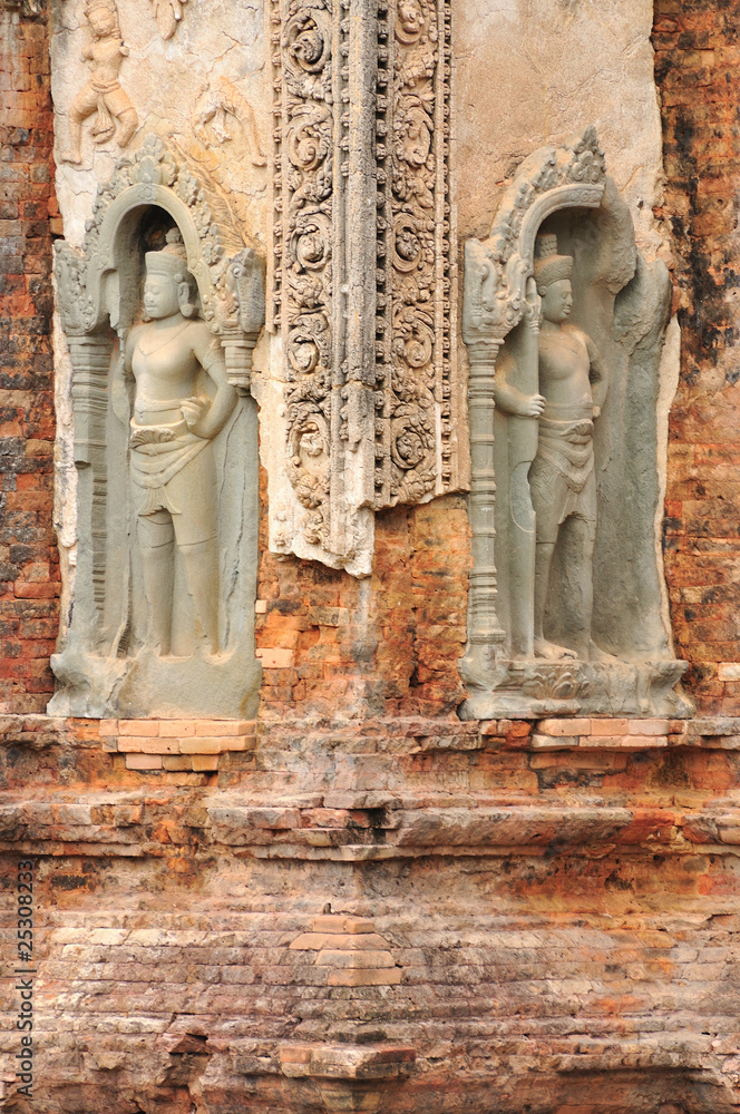 Dvarapala (gate guardian) at Prasat Preah Ko.