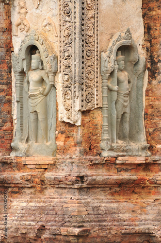 Dvarapala (gate guardian) at Prasat Preah Ko.