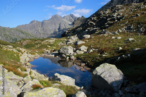 Obraz na płótnie Dolina za Mnichem in the High Tatra Mountains w salonie