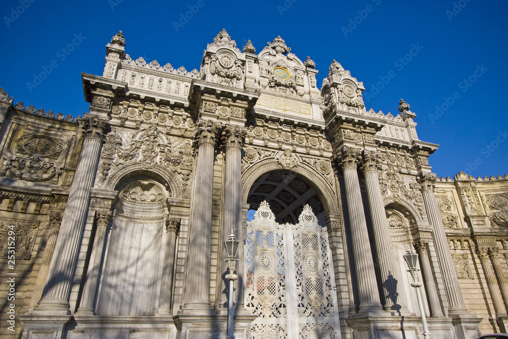 Dolmabahce sarayi / Dolmabahce palace - gate Dolmabahce sarayi / Dolmabahce palace - gate