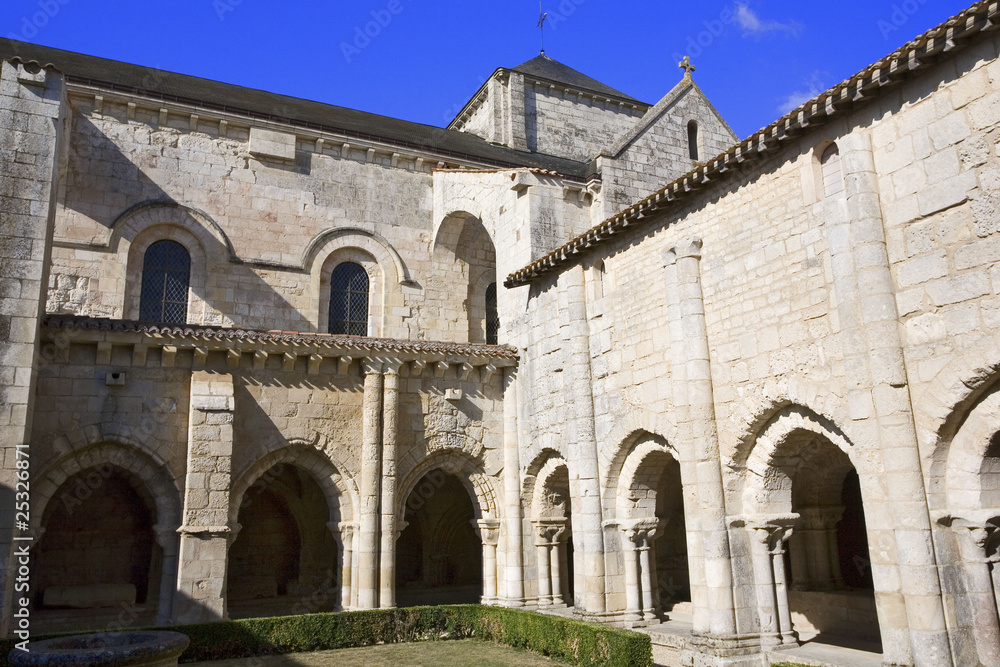 france; 85; marais poitevin,nieul sur l'autise : abbaye saint vi