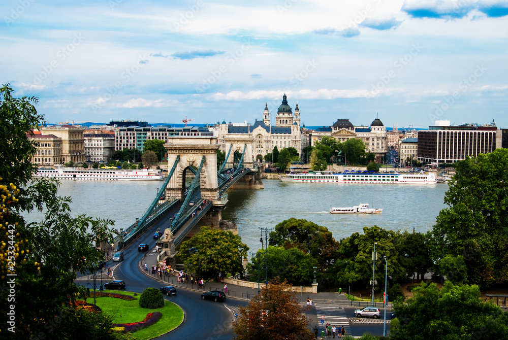 Fototapeta premium The Chain Bridge in Budapest