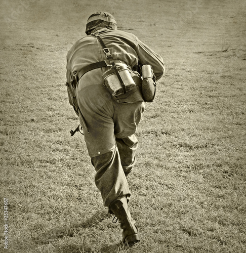 Canvas Print Soldier attacking